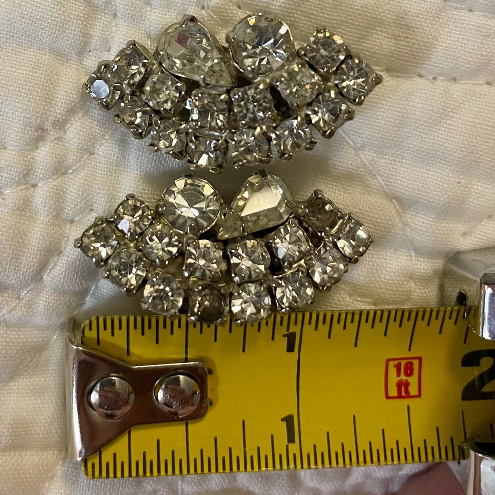Vintage Elegant rhinestone Clip-On  Silver Earrings